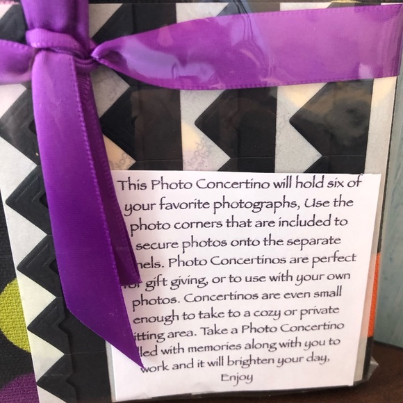 Polka-dot, fold-out photo album to hold 6 of your favorite pics - Picture 4 of 6